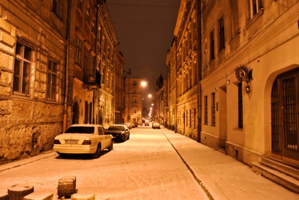 depositphotos_25041683-stock-photo-lviv-street-at-night-covered.jpg