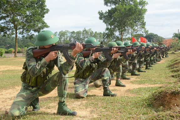vietnamese-soldiers-ak-47-shooting-range.jpg