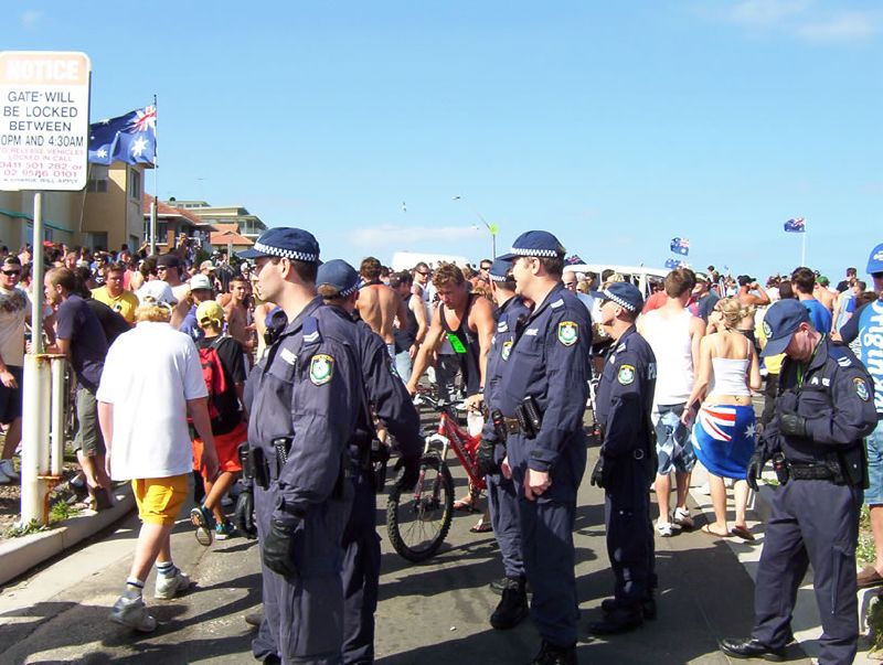 Cronulla_riots_3_-_police.jpg