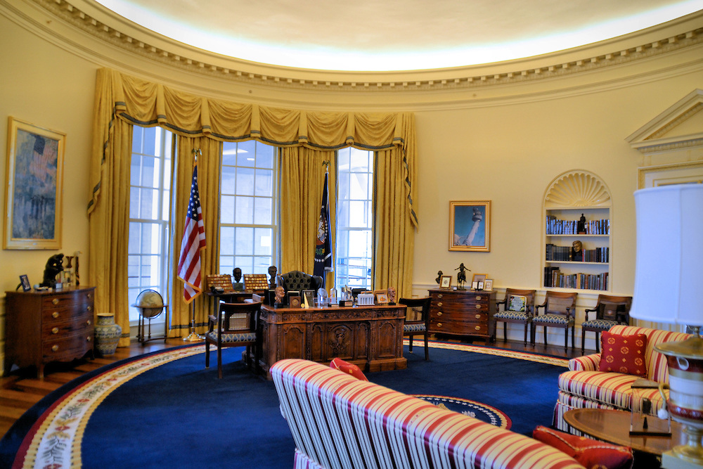 Arkansas-Little-Rock-Oval-Office-William-Clinton-Presidential-Library.jpg