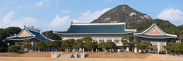 640px-Blue_House_Seoul_3.jpg