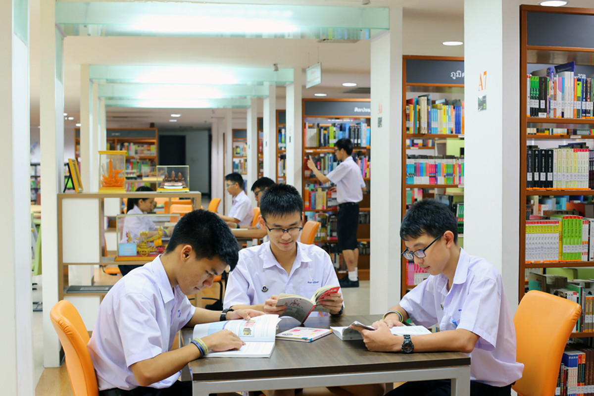 Thai-Students-in-Library.jpg