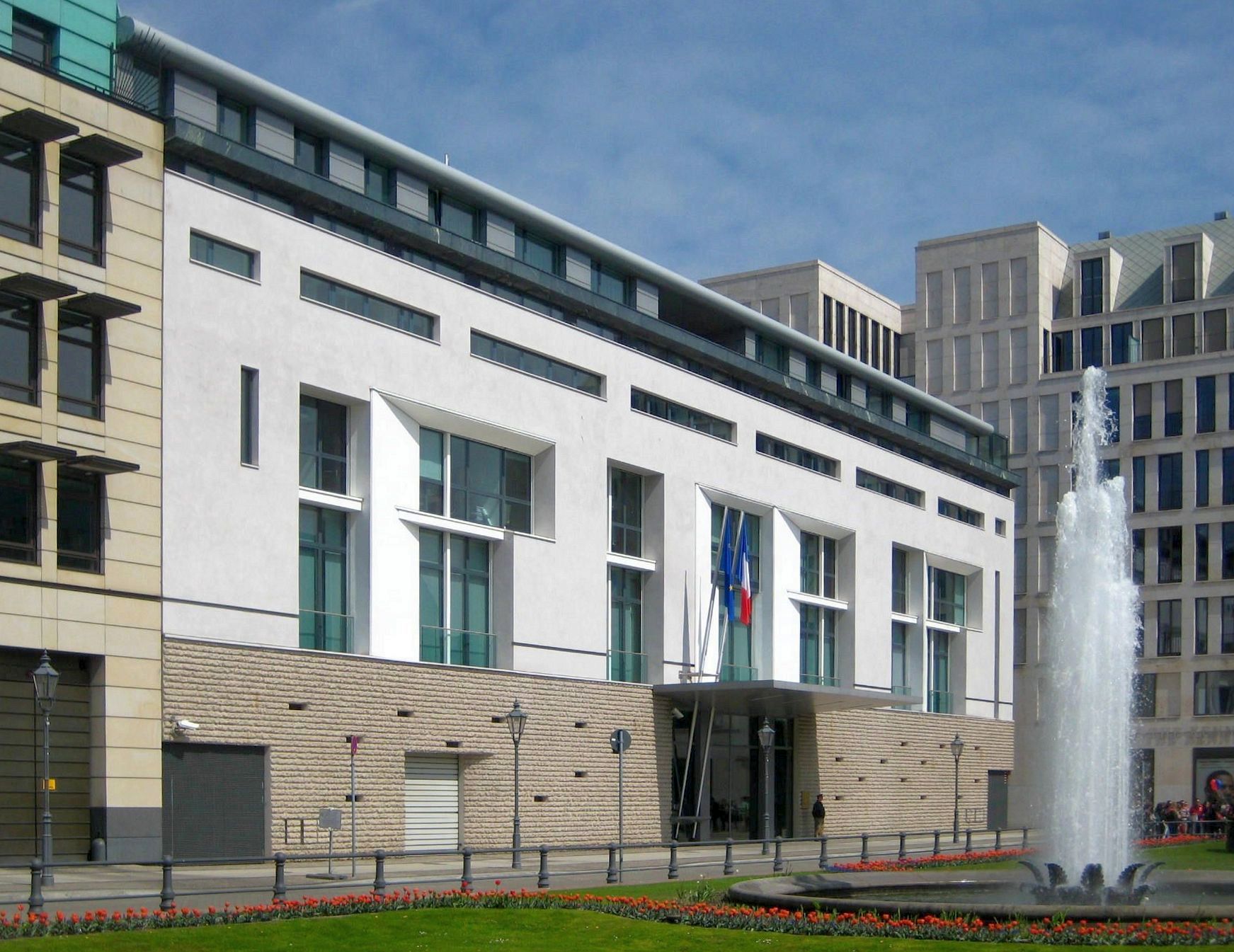 Berlin%2C_Mitte%2C_Pariser_Platz%2C_Botschaft_Frankreich.jpg