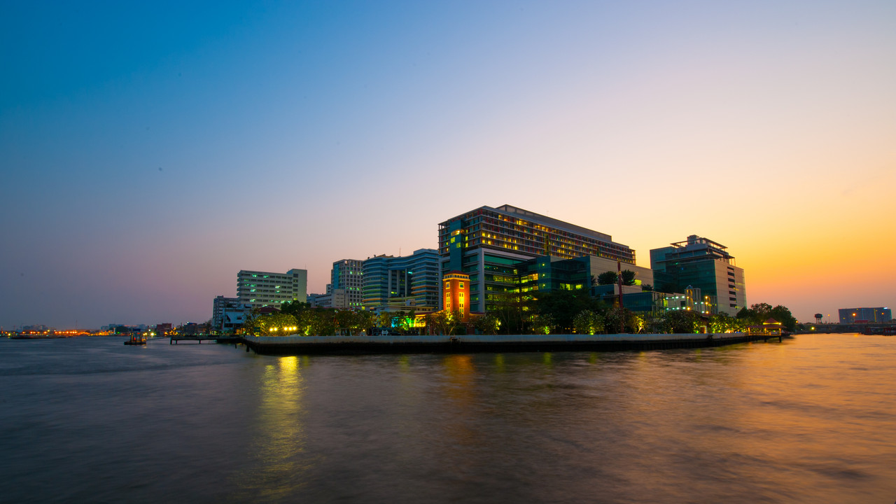 Siriraj-Hospital-Bangkok.jpg