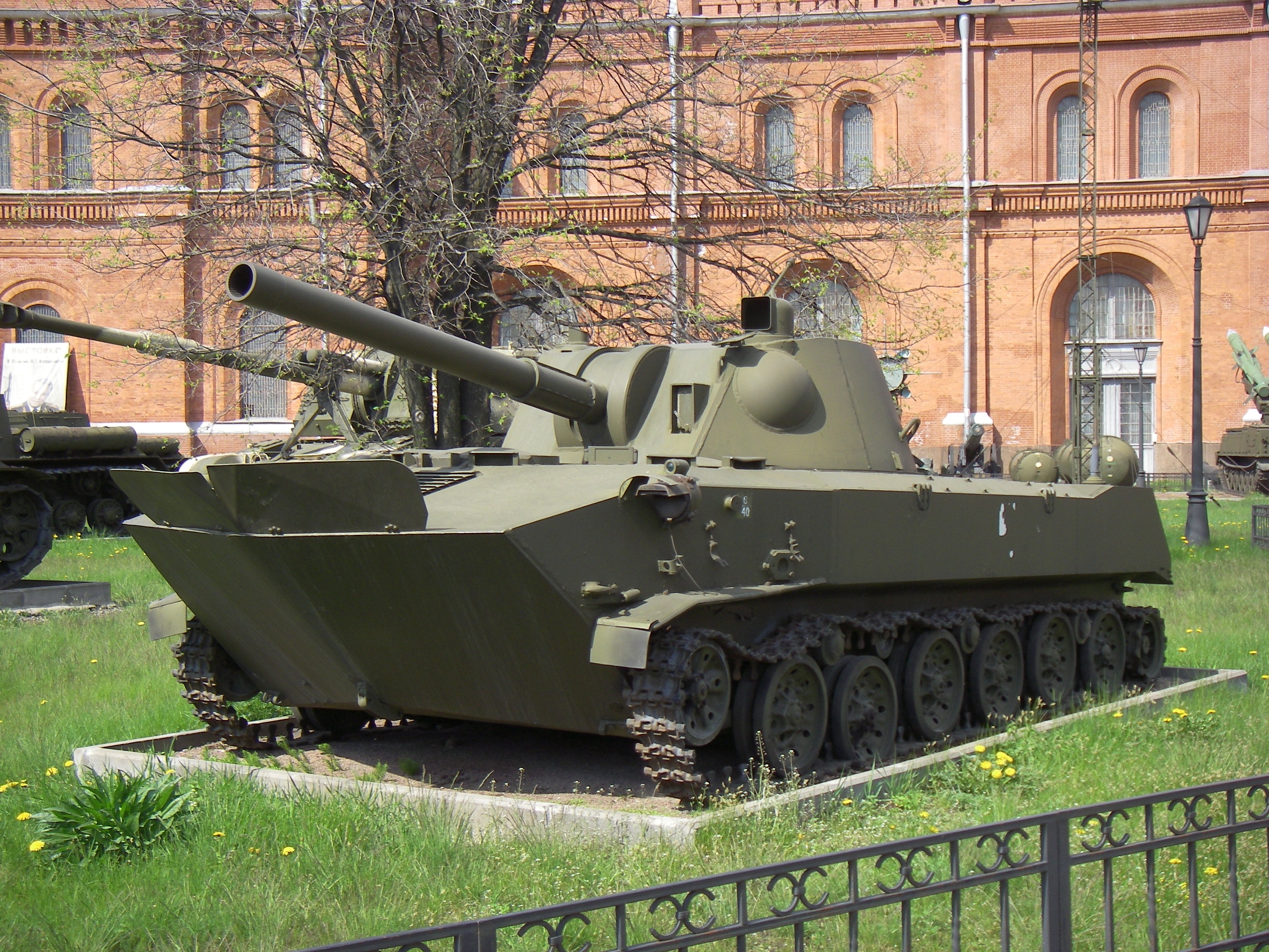 2S9_Nona_in_Saint-Petersburg.jpg