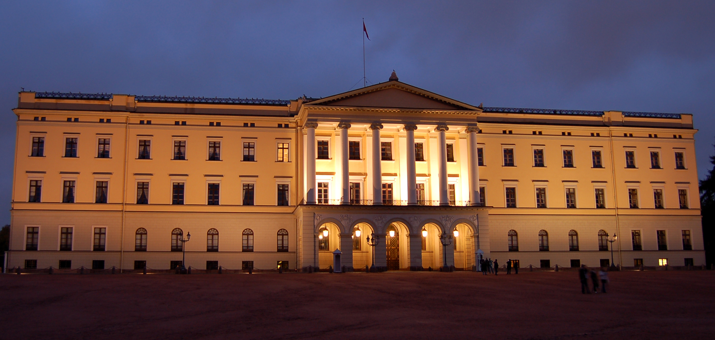 Det_Kongelige_Slott_by_night.jpg