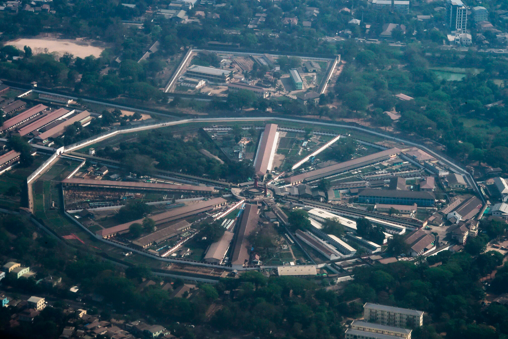 29myanmar-prison-1-superJumbo.jpg