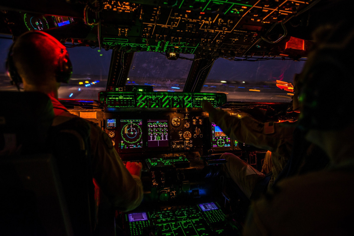 cockpit_night_airplane_aircraft_plane_flight_flying_aviation-609377.jpg!d