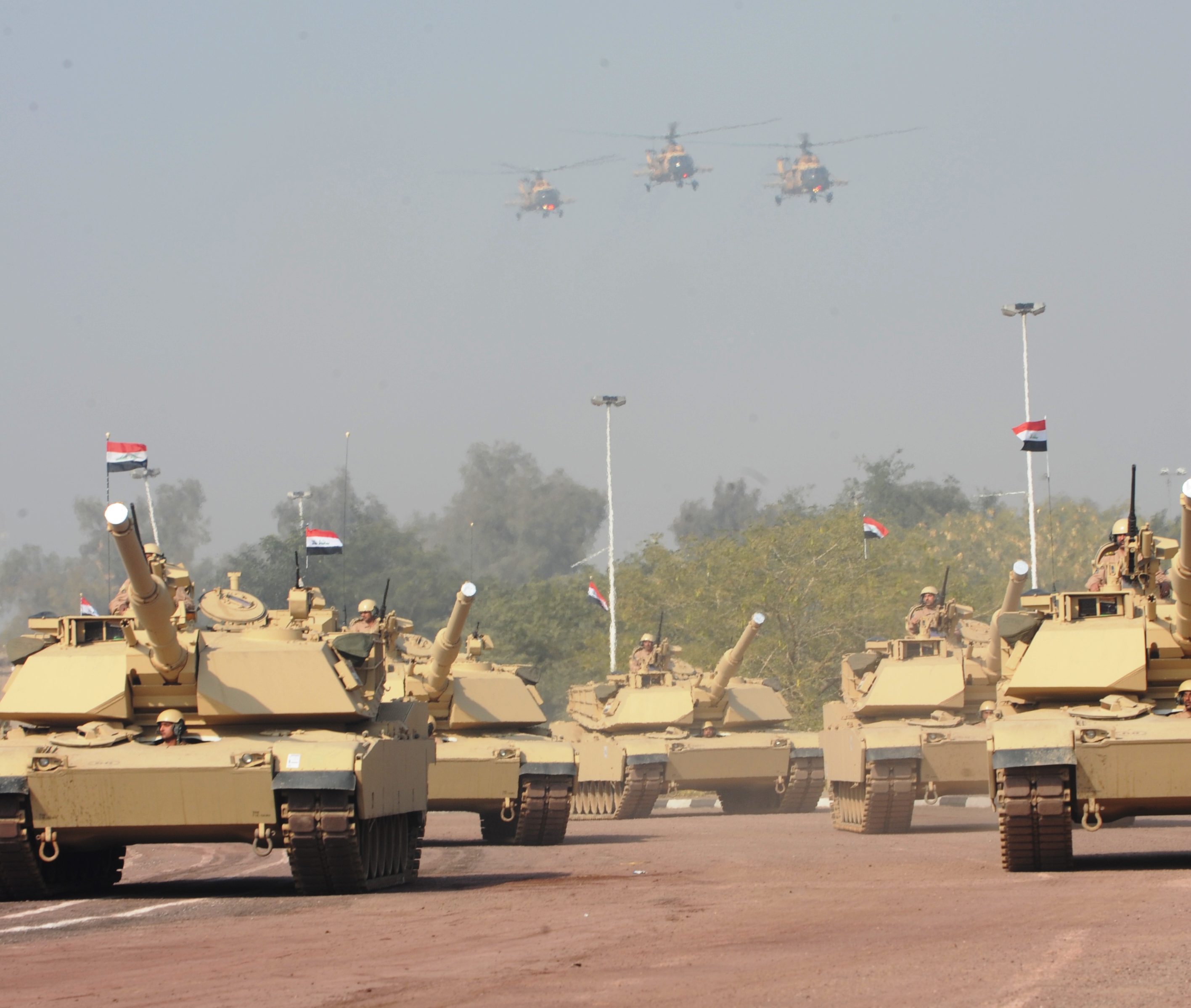 M1_Abrams_tanks_in_Iraqi_service%2C_Jan._2011.jpg