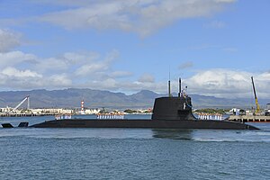 300px-JS_Hakuryu_%28SS-503%29_arrives_at_Joint_Base_Pearl_Harbor-Hickam_for_a_scheduled_port_visit%2C_-6_Feb._2013_%28YP255-023%29.jpg