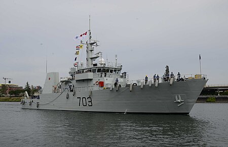 450px-HMCS_Edmonton_Portland_Fleet_Week_2017_1.jpg