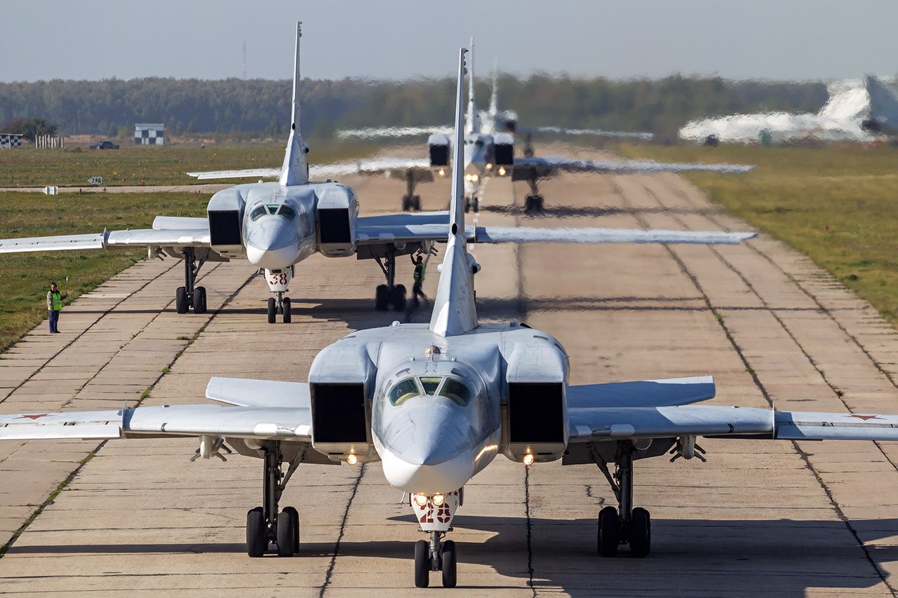 1280px-Tupolev_Tu-22M3_at_Ryazan_Dyagilevo.jpg