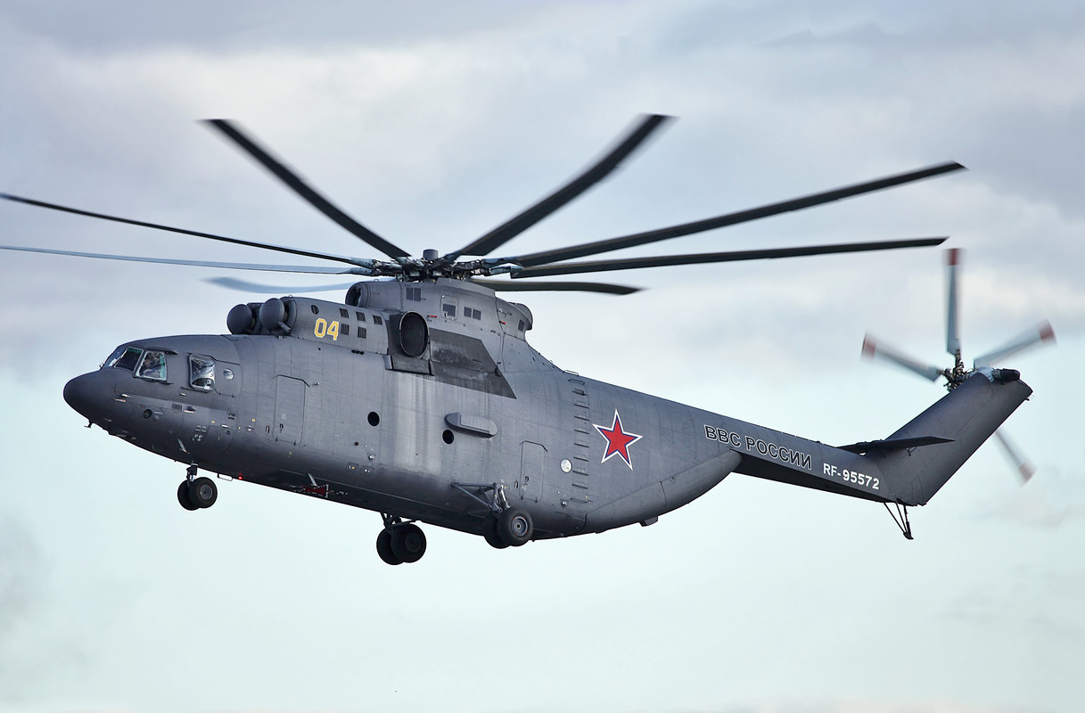 MAKS-Airshow-2013-Ramenskoye-Airport-Russia-cropped.jpg