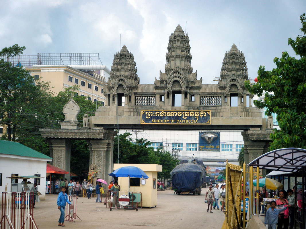 Thai-Cambodia-Border-Poi-Pet-panoramio.jpg