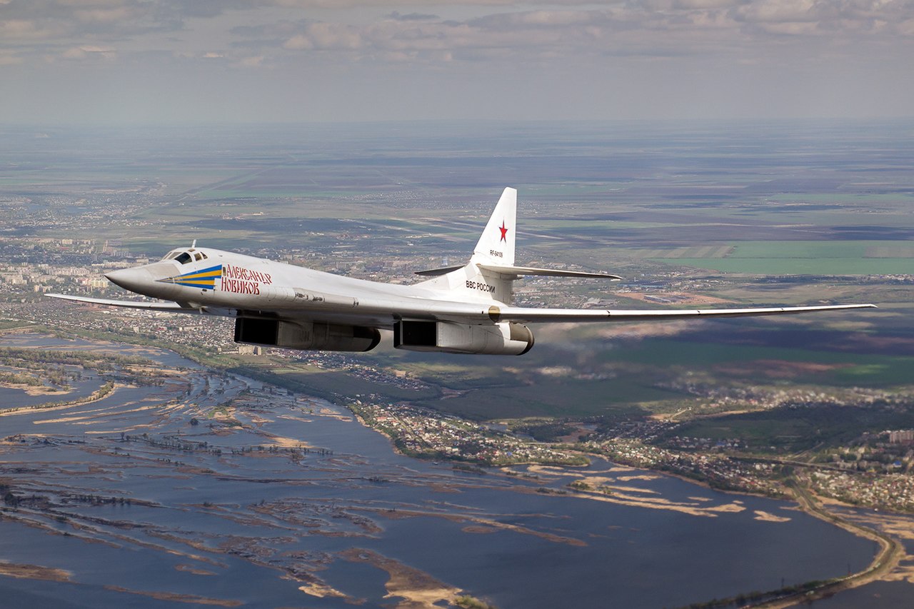 1280px-Tupolev_Tu-160_RF-94109.jpg