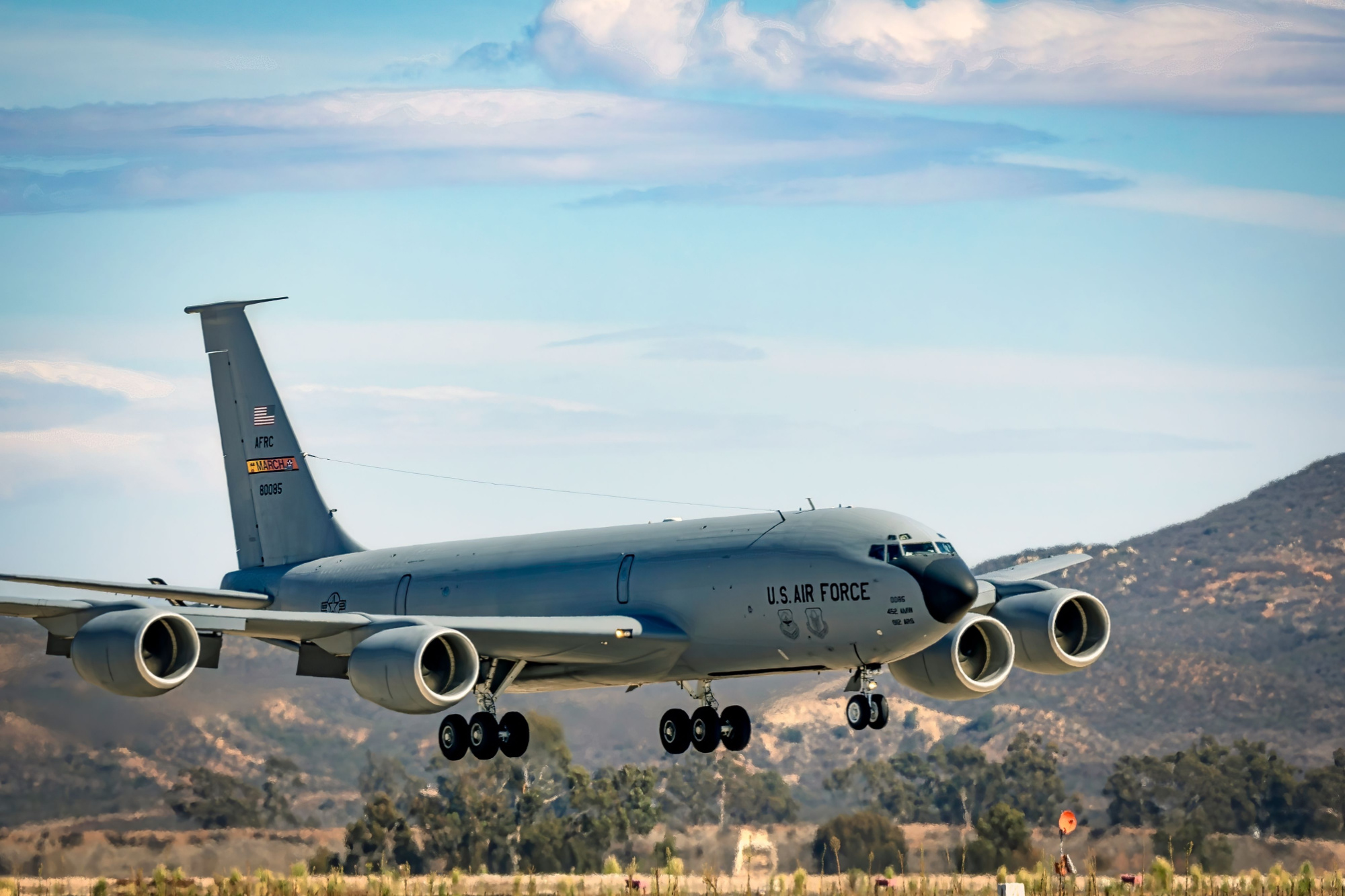 KC-135-Stratotanker-lands-at-the-2022-Miramar-Airshow.jpg