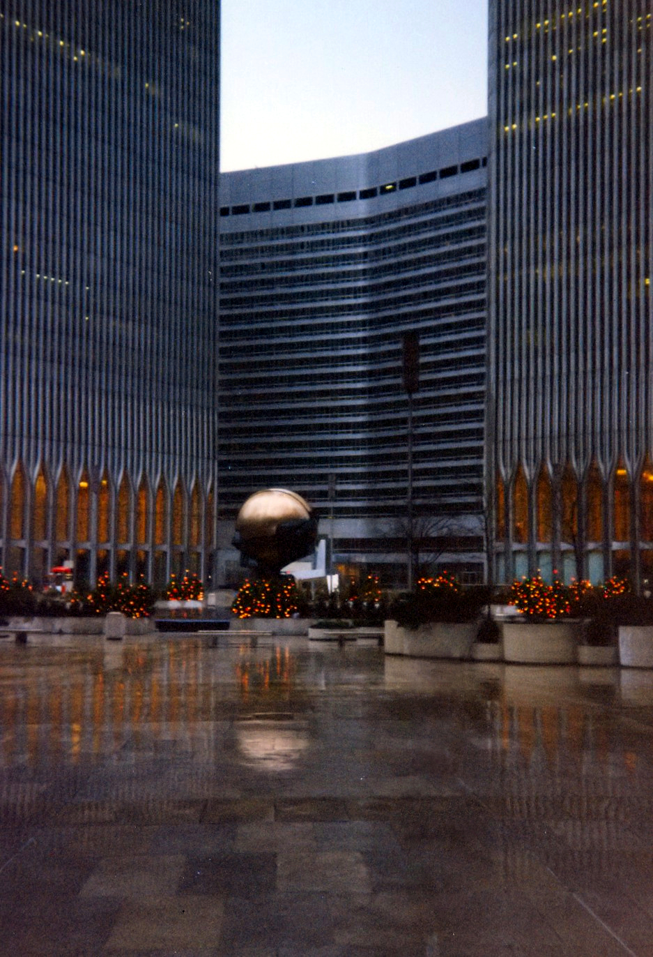 Austin-Tobin-Plaza-Marriott-World-Trade-Center-1995.jpg