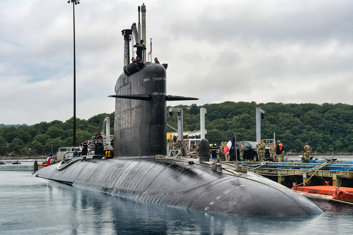 FNS-Amethyste-S605-visits-Naval-Submarine-Base-New-London-210901-N-GR655-368.jpg