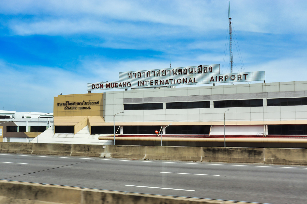 Don-Mueang-Airport-Terminal-2-front.jpg