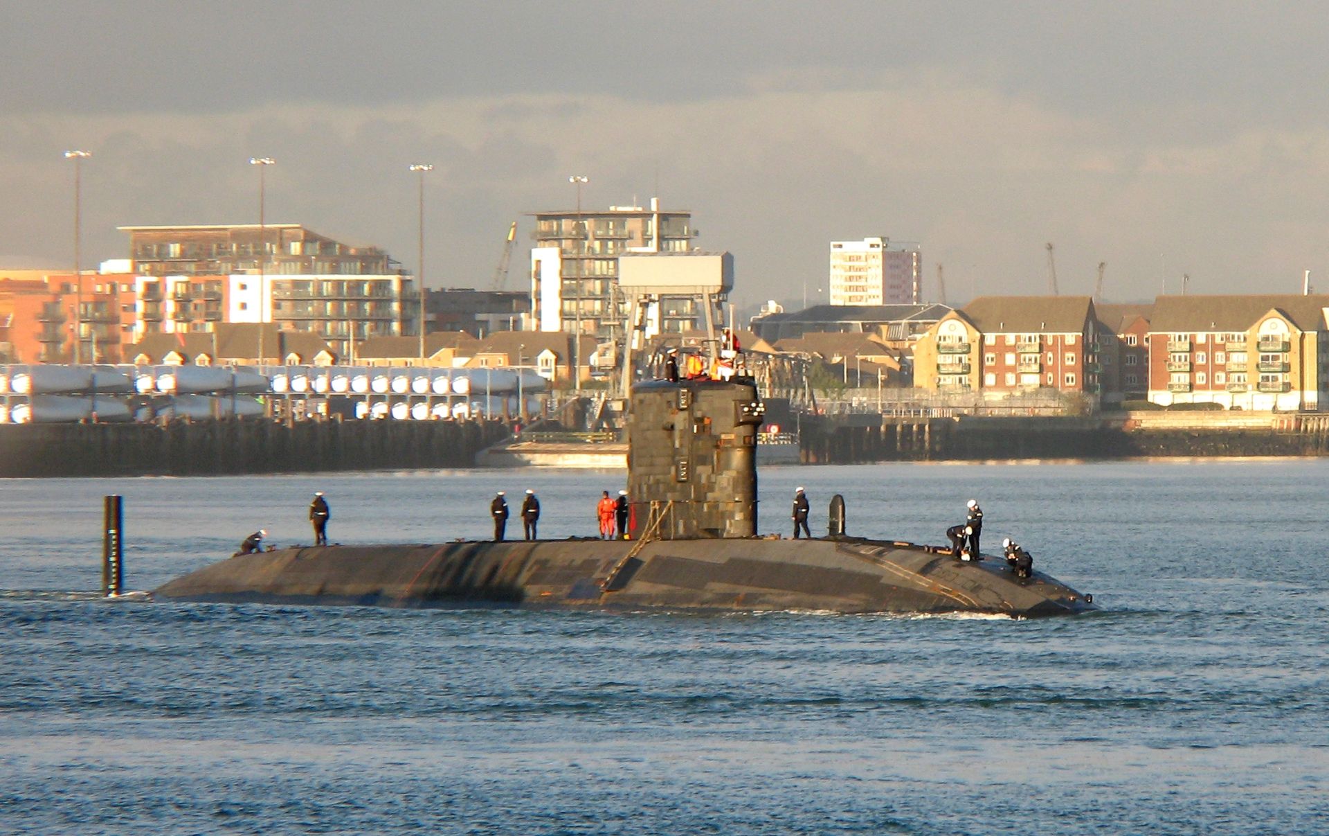 1920px-HMS_Trafalgar_SSN_cropped.JPG