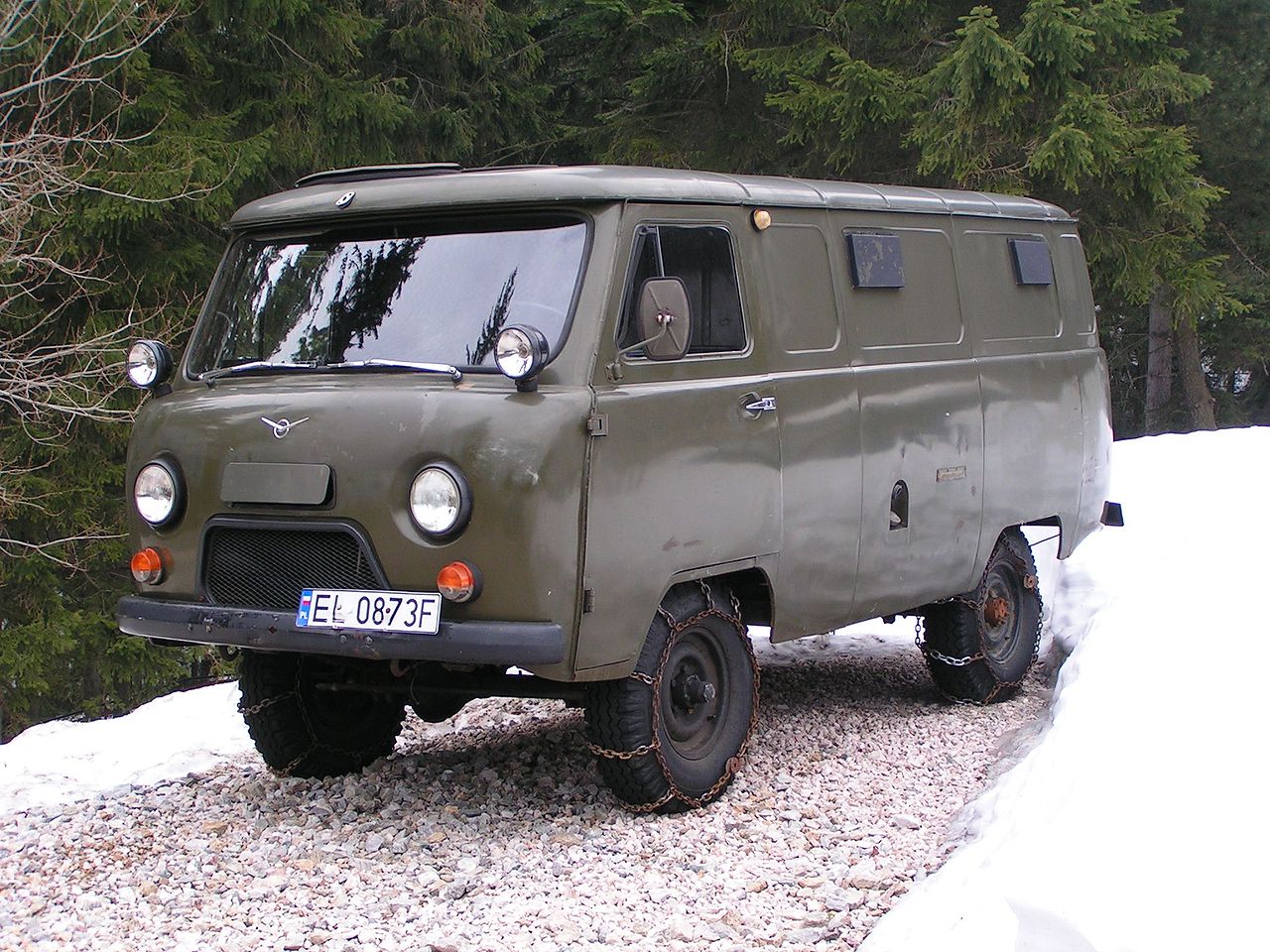 1280px-UAZ-Bus.jpg