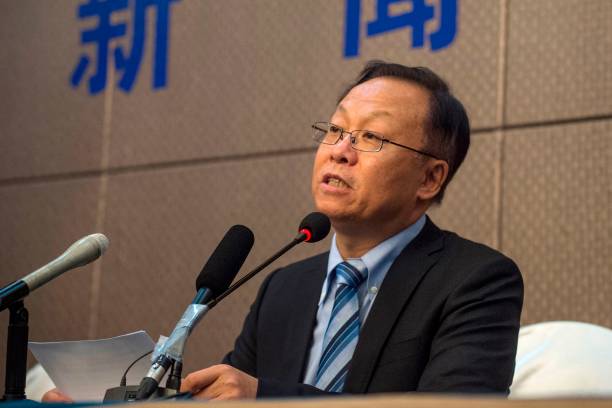 chinese-doctor-liu-yun-peng-speaks-to-journalists-during-a-press-picture-id813942236