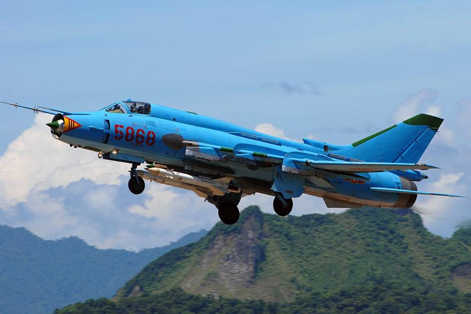Vietnamese_Su-22M4_with_Kh-25s.jpg