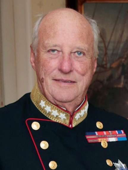 King_Harald_V_of_Norway_%2829227859394%29_%28cropped%29.jpg