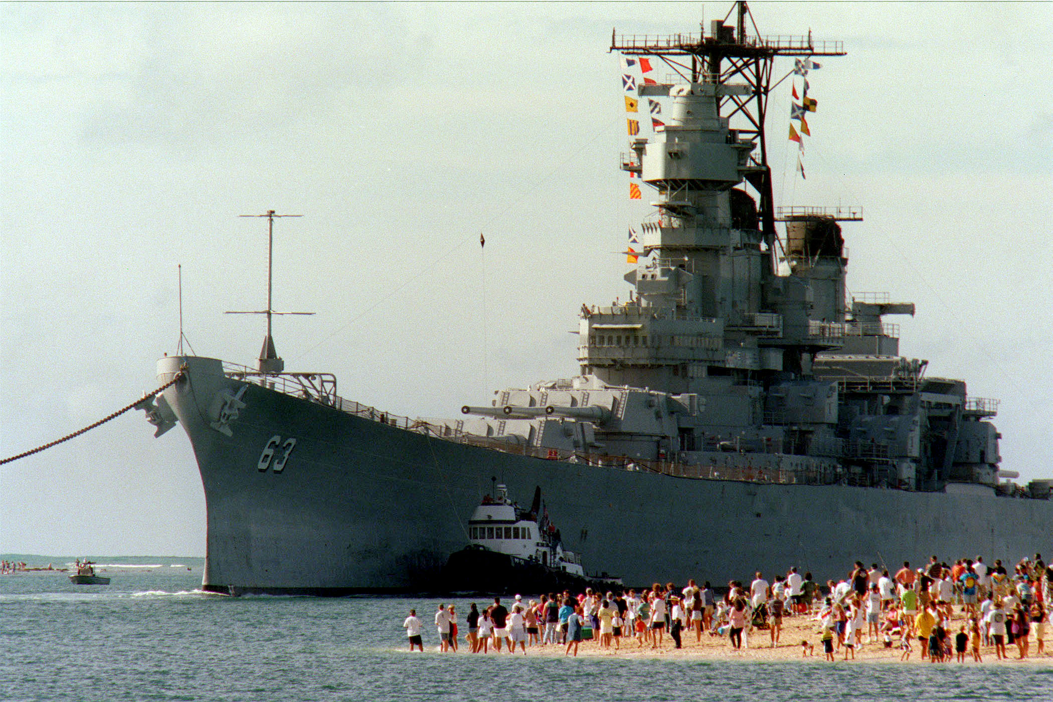 USS_Missouri_%28BB-63%29_arrives_in_Pearl_Harbor.jpg