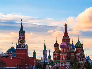 318px-Spasskaya_Tower_and_the_St._Basil%27s_Cathedral.jpg