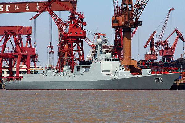 600px-CNS_Kunming_%28DDG-172%29_docks_at_a_harbor_on_Changxing_Island_2.jpg