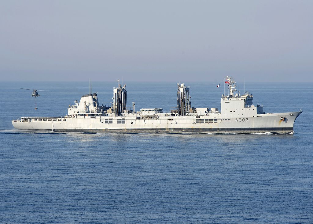 1024px-French_replenishment_oiler_Meuse_%28A607%29_in_the_Arabian_Sea_in_March_2015.JPG