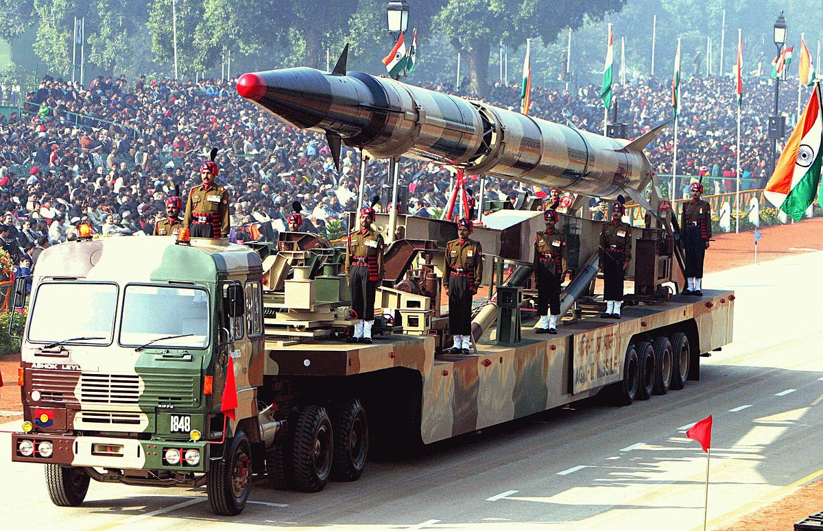 1200px-Agni-II_missile_%28Republic_Day_Parade_2004%29.jpeg