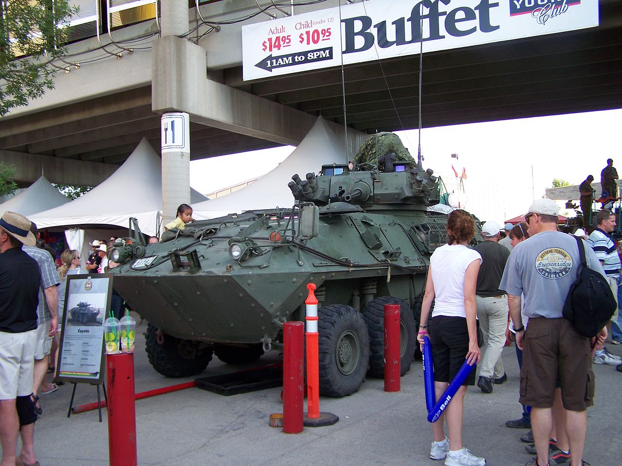 1280px-Canadian_Light_Armored_Vehicle_at_the_Calgary_Stampede%2C_2007.jpg