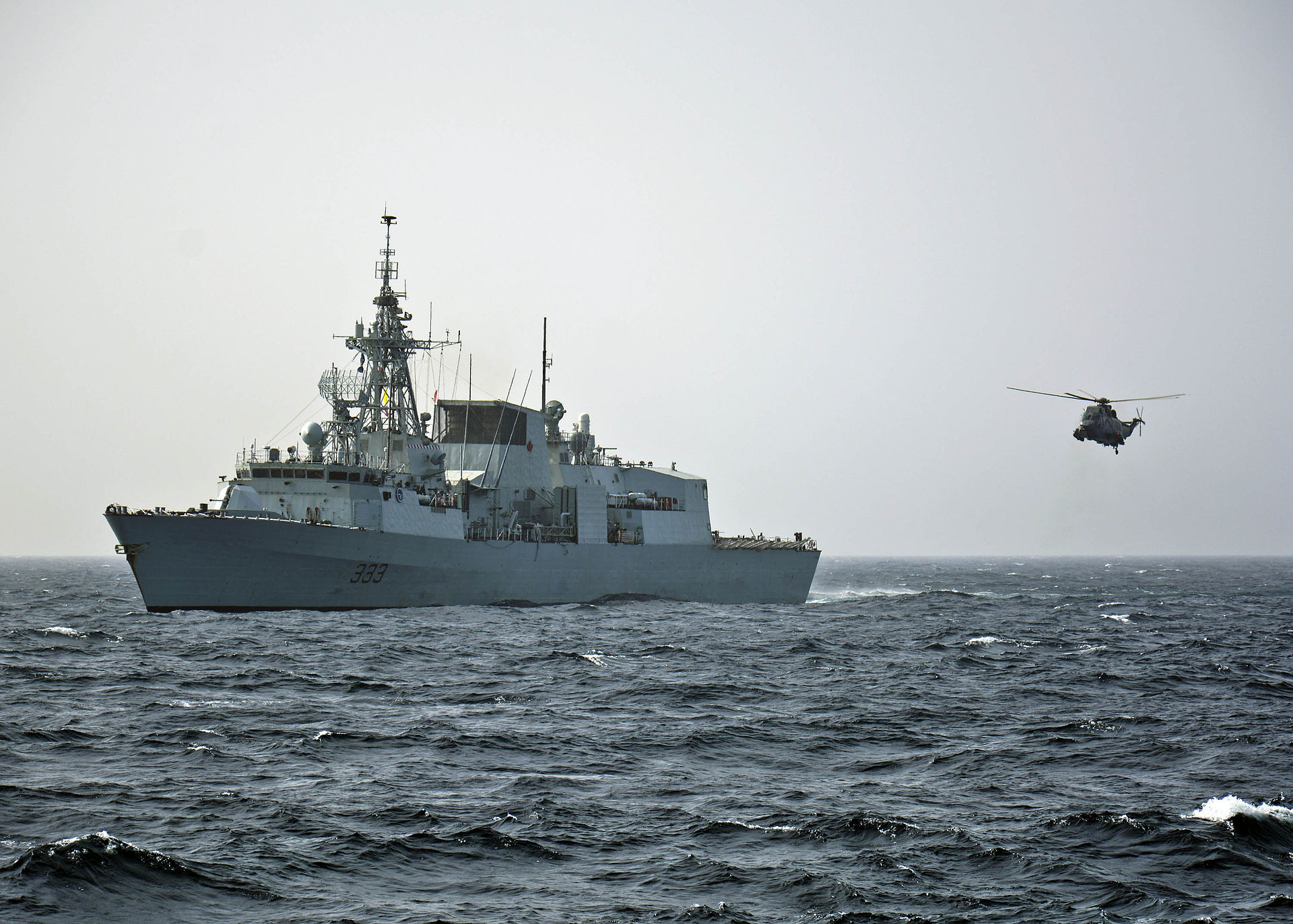 1920px-HMCS_Toronto_%28FFH_333%29_in_the_Mediterranean_Sea_in_October_2014.JPG