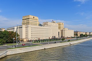 320px-Moscow_Frunzenskaya_Embankment_at_Pushkinsky_Bridge_08-2016.jpg