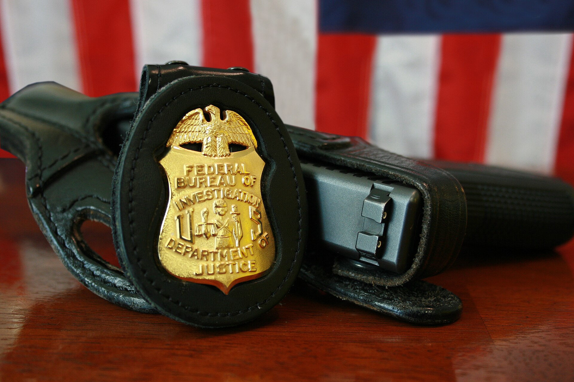 1920px-FBI_Badge_%26_gun.jpg