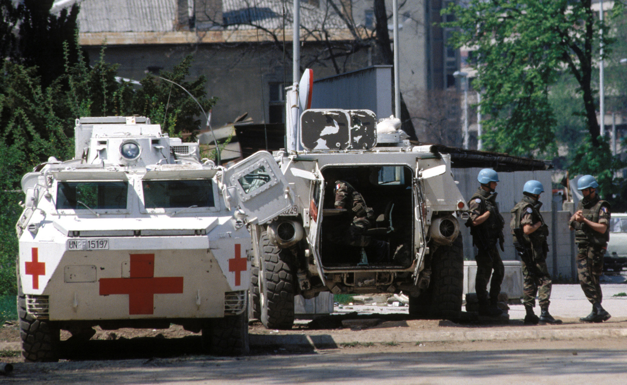VABs-UN_peacekeepers_in_Sarajevo_1996.jpg